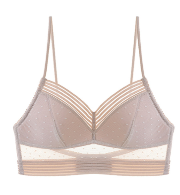 Low-back lace bralette in black
